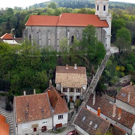 Karmelita Boutique Apartman *